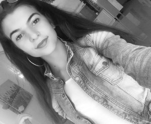 Estelle Di Battista aus Islisberg