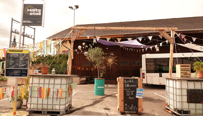 Schulen Frauenfeld: Sich nach dem Unterricht in einer Bar erholen