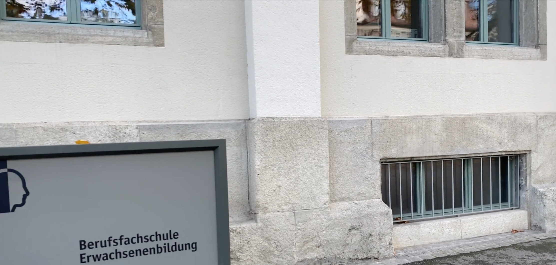 Aussenfassade der Handelsschule KV Aarau