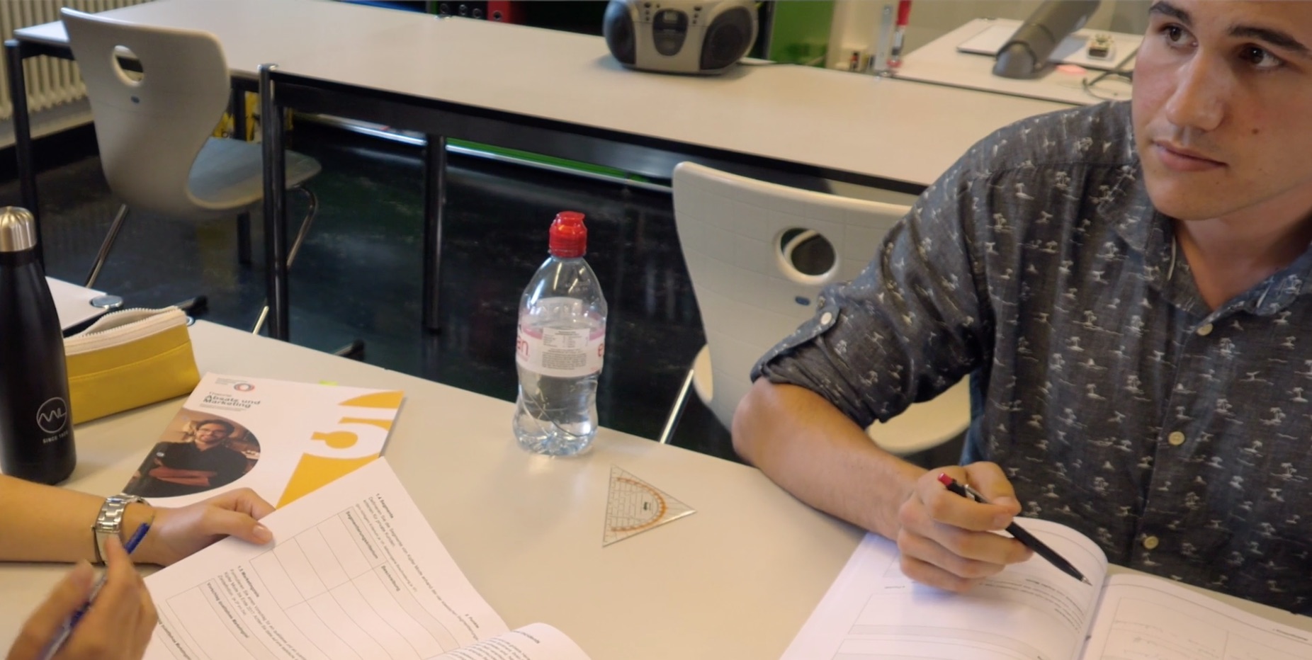 Teamarbeit für Weiterbildung Detailhandelsspezialist