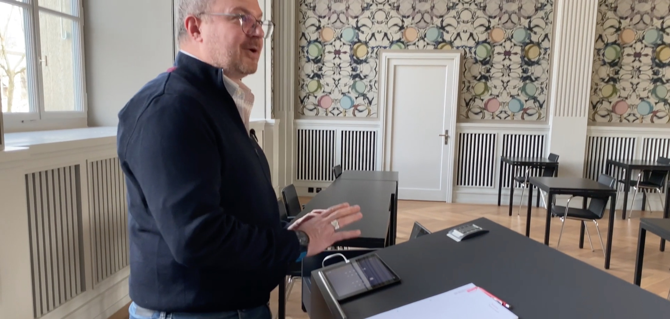 Dozent in der Direktionsassistentin-Ausbildung