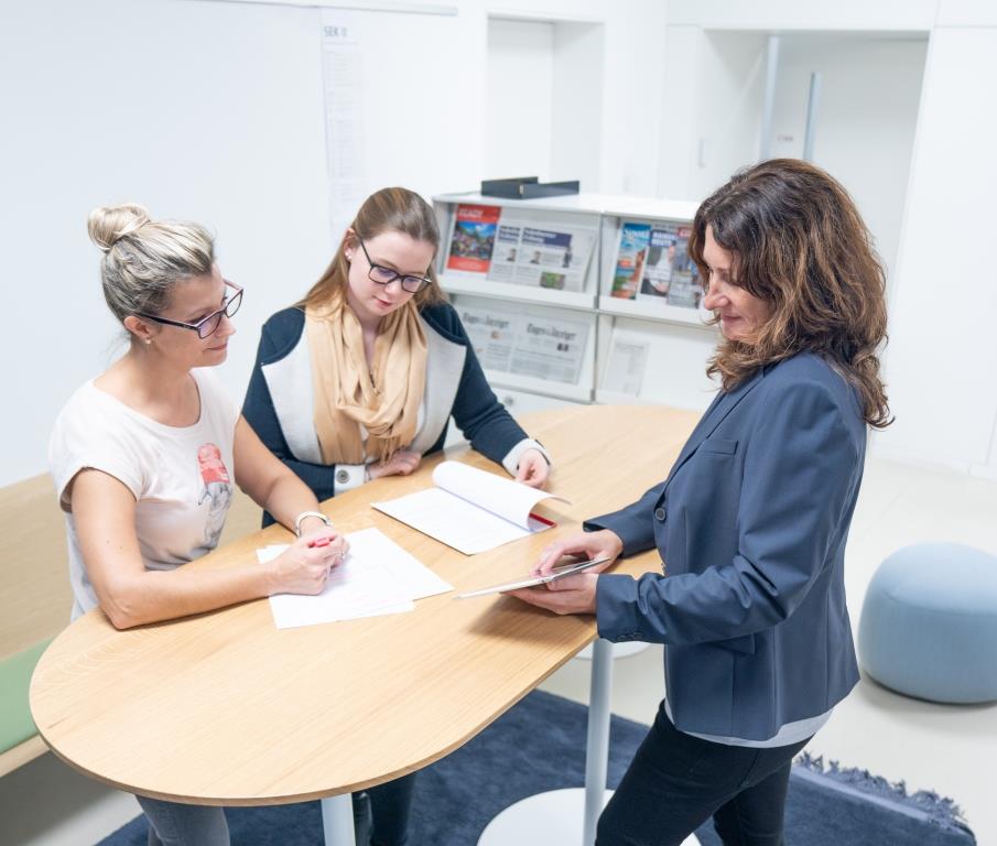 Gruppenarbeit Ausbildung Verkaufsfachmann Marketingfachmann