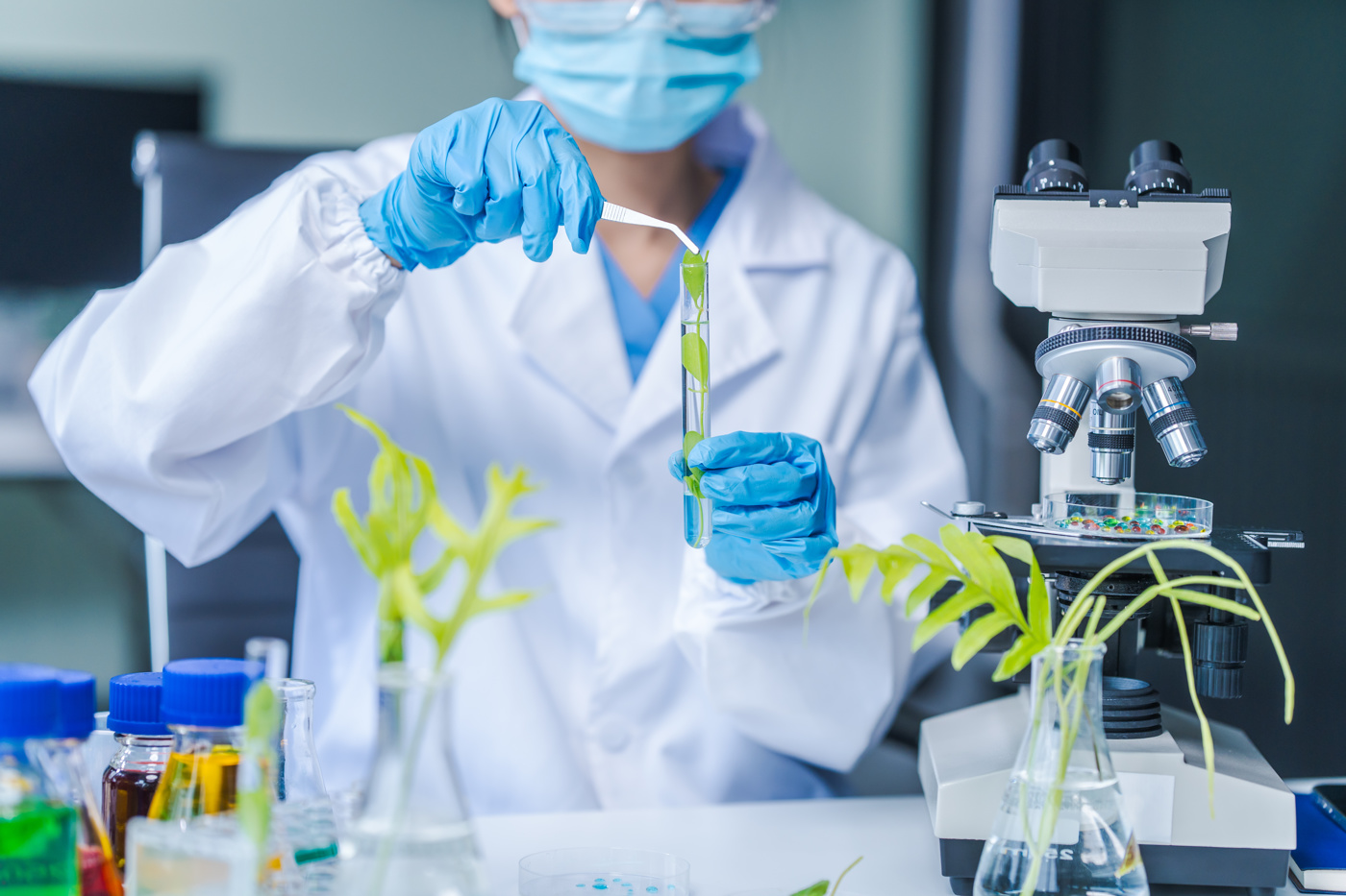 Mit einem Bachelor Biotechnologie-Studium die Umsetzung von Laborprozessen in die industrielle Produktion verantworten.