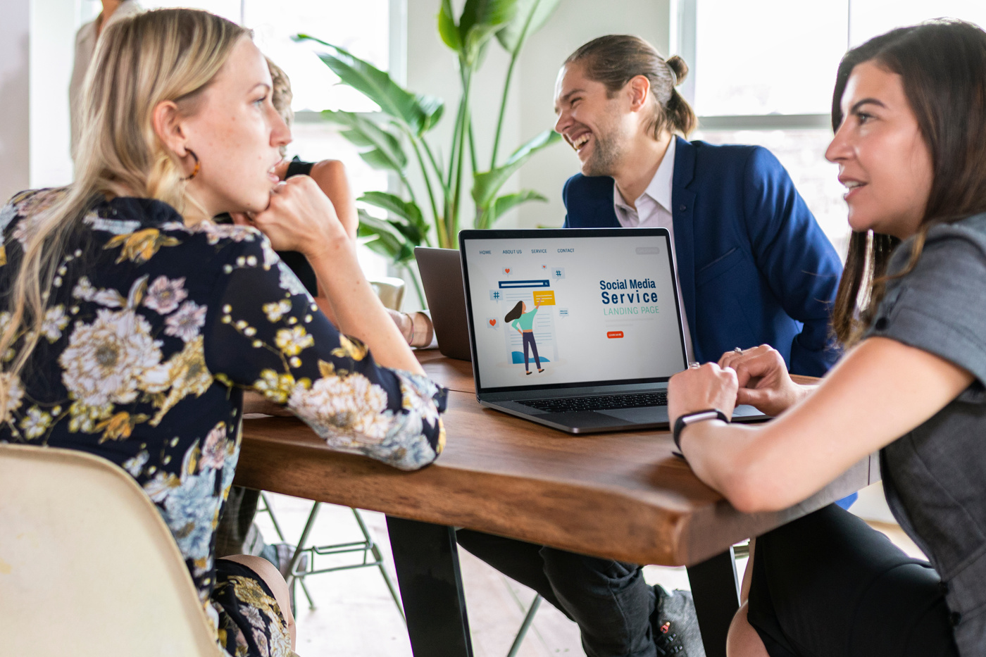 Aneignung von Corporate-Communications Kenntnissen im Rahmen einer Marketing-Kommunikation-Weiterbildung.