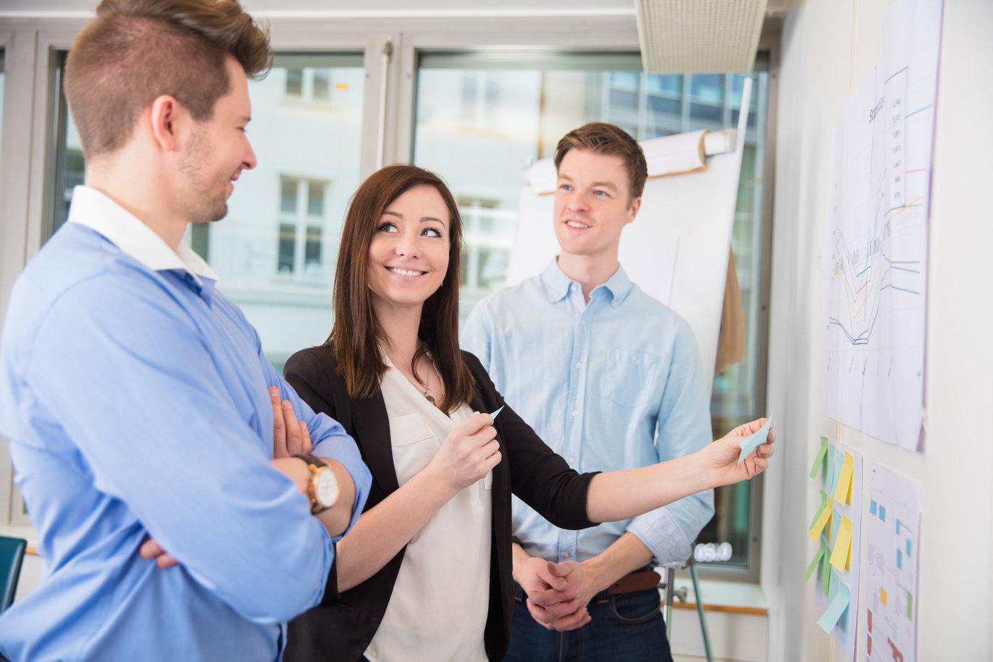 Teilnehmer/innen eines Lean Management Kurses lernen wichtige Methoden zur Effizienzsteigerung kennen und umsetzen.