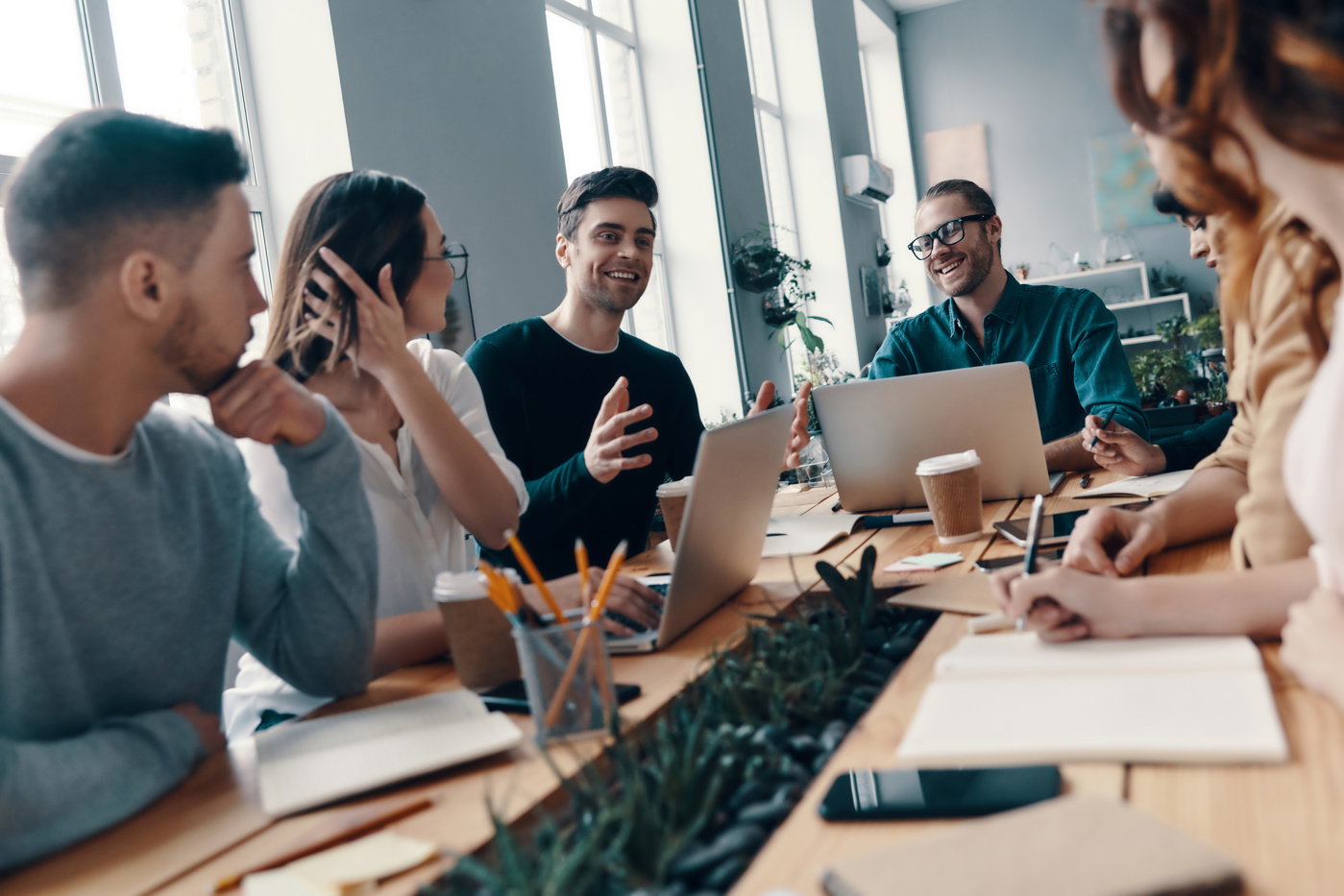 Die Marketingkommunikation-Strategie wird in einem Marketing Communication Meeting besprochen.
