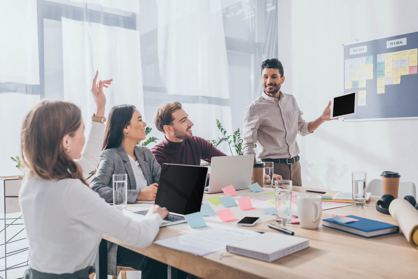 Angehende Scrum Master in einem entsprechenden Kurs, in welchem sie die zentralen Eigenschaften von Agilität kennenlernen.